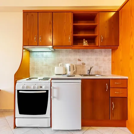 Kosmos St6 In Agios Stefanos Aparthotel 4*