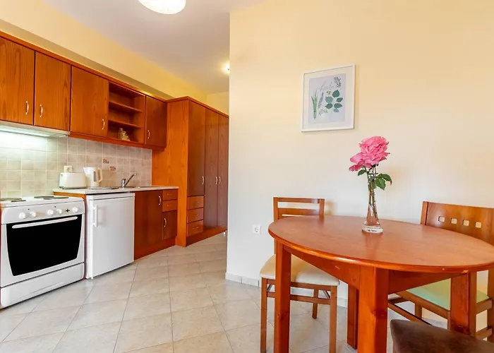 Kosmos St6 In Agios Stefanos 4*