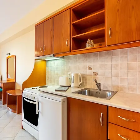 Kosmos St6 In Agios Stefanos מלון דירות